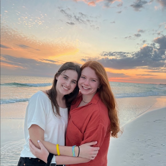 Meet your Posher, Olivia - Picture 2 of 2